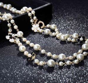 Ciondoli lunghi da donna di alta qualità Collana di perle a strati Collares De Moda Numero 5 Gioielli per feste floreali281n7832966