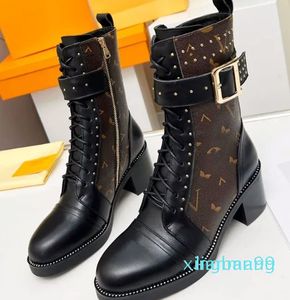 2023 French Brand Metal Buckle Rivet Thick Heel Snow Boots Luxury äkta läder Lady Lace Up Ankel Knight