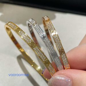 Bracciale di design di lusso di alta qualità Bracciale da donna per pneumatici per auto Ciondolo in oro di alta edizione per uomo con due file di diamanti Bracciale stretto femminile con scatola originale