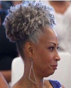 Kvinnor silvergrå hårförlängning silver grå afro puff kinky curly dragstring mänskligt hår ponyaisl hårstycke klipp i grått hår 80g6189507