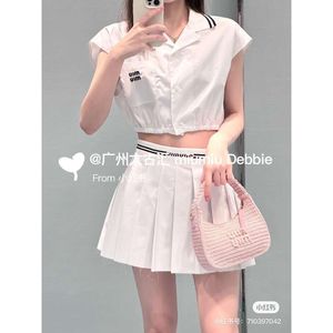 女性のスーツブレザーMMファミリースプリング/夏ウエストコントラストレターラインデコレーションプリーツスカート+トップファッションセットネイビースタイル