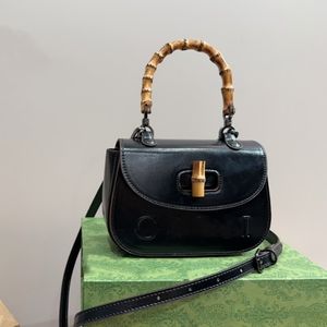 Desgaste de couro Bolsas de ombro Estilo de moda Projetado pelos principais designers bolsas Cross Body Purse Totes Formato da câmera Alça de ombro removível Padrão exclusivo