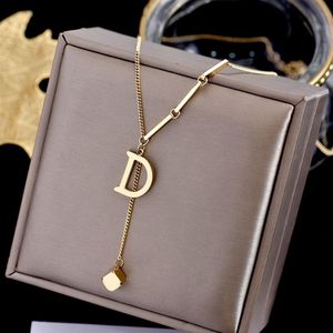 26 Intial Letter D rostfritt stålhänge halsband för kvinnor Guldfärgkedja Fashion Jewelry Gift298T