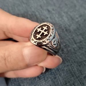 Anello con croce di Gerusalemme in oro bianco 14 carati crociati religiosi maschili Gesù Cristo cavaliere medievale templare militare Medioevo per uomo