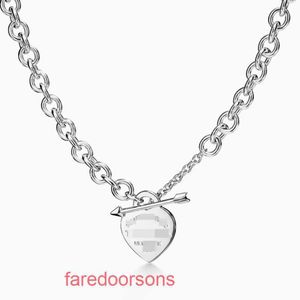 Top-Qualität Tifannissm Halskette für Frauen Online-Shop 2024 Neue T-Familie 925 Silber Herz Pfeil Serie Halskette Unisex Kragenkette