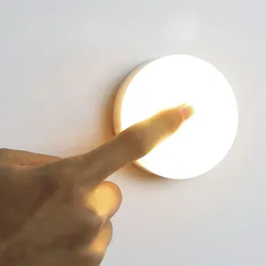 Luci notturne Modello di ricarica Piccola luce Artefatto dormitorio di piccole dimensioni Lampada da comodino Regolazione della luminosità Camera da letto a LED morbida