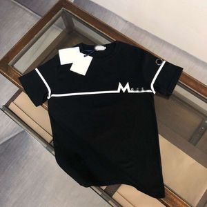 Fashion Casual Men's Monclair Ny randig high-end bomullsfast färg Casual Kort ärm T-shirt liten matchande tunn bottenskjorta