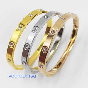 Bildäcks armband kvinnors mode koreanska rosguld titan stål kvinnlig icke blekande ins personlighet cool stil nisch design mode net rött med originallåda