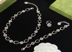 Collana classica con girocolli a catena in argento con fiori Collana con doppia lettera di design di lusso con timbro in ottone per le donne Matrimonio Pa7851274