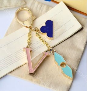 Hög metallläder nyckelringar Lage Pendant Portable Car Keychain for Charm Men Women Designer Letter Old Flower Keyring With Original Gift Louiselies Vittonlies