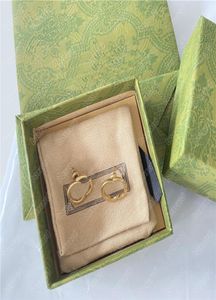 Trendiga dubbla bokstäver örhängen charm med frimärken Kvinnor Designer Alfabetet Studs Earndrops Gift Box Girl For Party Anniversary8039641