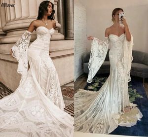 Abiti da sposa a sirena hippie country in pizzo bohemien con maniche lunghe svasate rimovibili Sweetheart abiti da sposa sexy Corte dei treni Designer Robes de Mariee CL3135