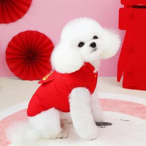 Vestuário para cães Pet Colete Atraente Festivo Casaco Vermelho Botão Design Roupas de Inverno com Suprimentos de Anel de Tração
