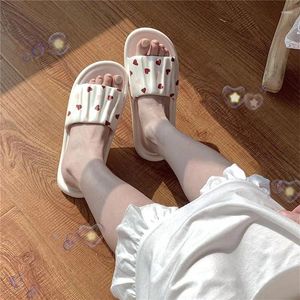 Tofflor Kawaii Slides Junior Sandals Badrum Hem Flathusskor för kvinnor 2024 Söt Summer Woman Designer Casual Wholesale