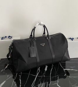 Bolsa esportiva de moda preta clássica da famosa designer, bolsa casual unissex, bolsa ao ar livre de grande capacidade, bolsa de ombro, material à prova d'água de nylon, bolsa de viagem de alta qualidade