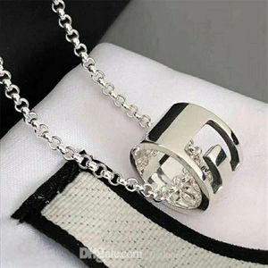 Klassiska hängen Gold Love Necklace Designer AG 925 Fashion Silver Plated Luxury Simple Heart Titanium Valentine's Day261L