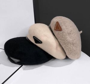 2022 Дизайнерский берет для женщин с буквенным принтом Роскошная кашемировая шляпа TieDye Берет для женщин на открытом воздухе Путешествия Теплый зимний ветрозащитный капюшон для отпуска 3128694