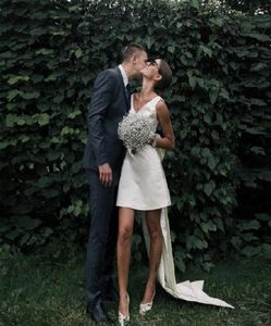 Enkla korta bröllopsklänningar 2021 Satin V Neck Bride Dress Big Bow on Back White Vestido de Novia Plus Size Formal3409153