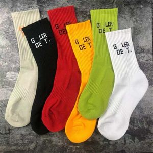 Designer-Buchstabe Männer Frauen Socken Reine Baumwolle Sportsocken Modischer Belüftungskomfort Strumpf Street Pop 11 Farben