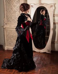 Steampunk Vampire Abito da sposa gotico Velluto Stile vittoriano Corsetto maniche lunghe Regina cattiva Abito per occasioni speciali Abiti da sposa vintage neri e rossi a strati