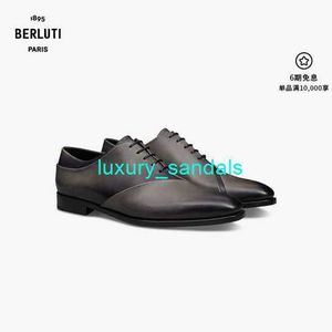 Berluti herrklänningskor läder oxfords skor Berluti herrskor alessandro demesur läder oxford skor svart grå 055 hb1s