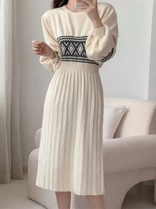 New 2023 autumn and winter long sweater women's beige or black long sleeved geometric knitted dress high waisted elegant dress 240102