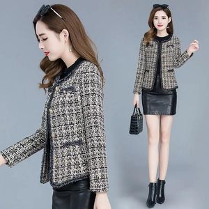 Blandningar 2022 Vinterull Blandar Trench Coat Women Plaid Tweed Jacket Luxury Designer Elegant Slim Ytterkläder Ladies Vintage Clothes