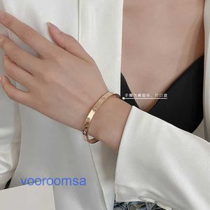 Armreif Carter-Armband Gold Smooth Face Light Luxuriöses, hochwertiges Armband Titanstahl 18K, Öffnung sehr einfach, windfaulenlos, Kartenhaus mit Originalverpackung Pan