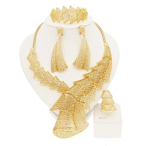 Fashion Woman Jewelry Set Dubai Gold Plated Personality Necklace Hollow Layer Design Suitable For Daily Wear Banquet Gifts SYHOL 240102