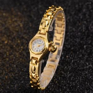 Armbanduhren Damen-Armbanduhr, goldenes Armband, kleines Zifferblatt, elegante Uhr mit Herz-Anhänger, weibliche Damen-Edelstahl-Handgelenk für Frauen