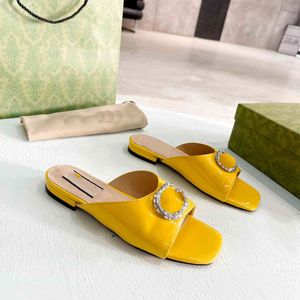 Sandali G Sandali in pelle da donna di lusso con plateau Scarpe con tacco basso Sandali con fibbia Designer Pantofola dfssds