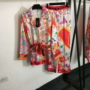 Kvinnors kostymer blazrar Vår/sommaruppsättning Flying Bird Flower Letter Printing Lace Up midjan Långärmad skjorta+breda benbyxor