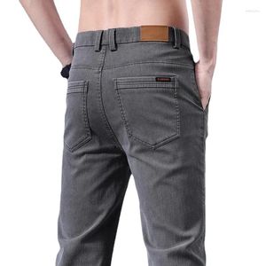 Pantaloni da uomo Jeans 2024 Pantaloni slim casual primaverili e autunnali da uomo Pantaloni semplici da lavoro di alta qualità