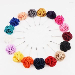 Broschen 17 Farben Herren Handgefertigte florale Anstecknadel für Männer Anzug Lange Neddle Stoff Blumenbrosche Pins Hochzeitszubehör Geschenke