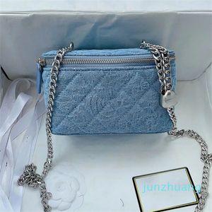 Designer -Cases Sky Blue Denim Women Cosmetic Bag With Mirror Quilted Brodery Classic Small Square Bag Handväskor Retro Designer