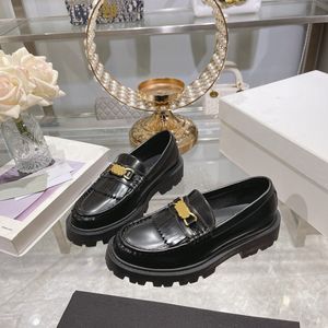 2024 Nya metalllogo Loafers Polished Cowhide Classic Loafers Comfort Shoes Women's Designer Shoes Factory Shoes Storlek 35-40