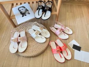 Tasarımcı Erken Bahar Kadın Sandalet Kadın Koyun Derisi Deri Sıradan Ayakkabı Yaz Kadınlar Rhinestone Sandals Düz Dipli Rahat Sandalet Boyutu 35-41