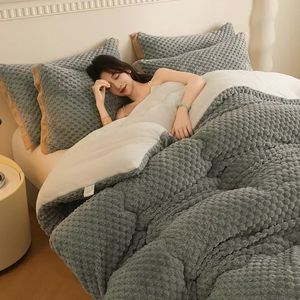 Cobertor super engrossado inverno quente para camas artificial cordeiro cashmere ponderado macio macio calor consolador edredom 240102