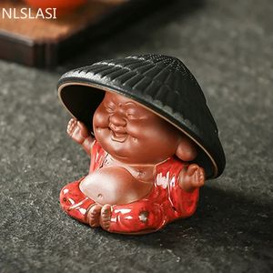 Kreatywność fioletowa gliniana herbata z herbatą z sitkiem herbaty mnich Buddha ozdoby figurowe ręcznie robione rzemiosło akcesoria dekoracyjne 240103