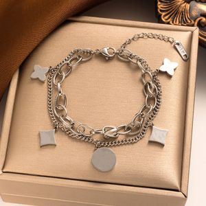 fiore Bracciali di lusso classici Bracciale lettera Designer in acciaio al titanio per donna uomo gioielli regali donna oro all'ingrosso non sbiadito