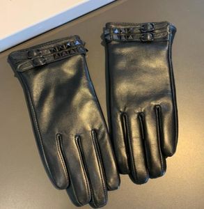 Luxury Sheepskin Leather Gloves For Women with Box High Quality Designer Rivet Belt äkta Leathers Glove Fleece Inside Ladies To4618255