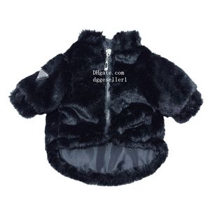 Abbigliamento per cani di marca Abbigliamento per cani di marca con maglione a collo alto per cani con placca metallica triangolare, Cappotto termico per animali in pelliccia sintetica, Giacche invernali per cani di taglia piccola e media, Nero, A904