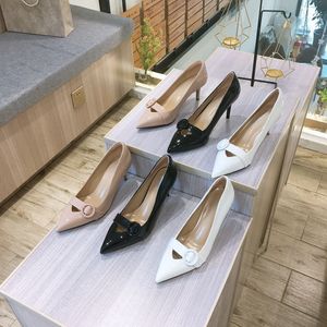 Luxuriöse Designer-High-Heels und formelle Schuhe für Damen. Bankett- und Hochzeitsschuhe für Damen mit echtem Leder-Metallschnallenabsatz und einer Höhe von 8 cm