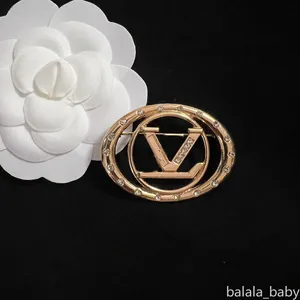 Desinger broche marca de luxo carta ouro feminino broches pino jóias roupas decoração acessórios alta qualidade