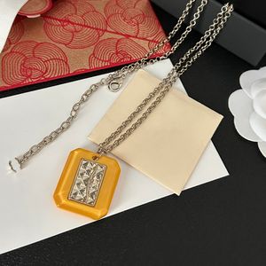 13 Style Designer Pendants Brand Letter Pendant 18k Gold Plated Copper Crystal Necklace Pearl Chains Fashion Mens Womens Choker Party Je 9598