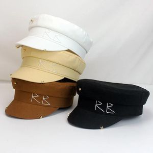 キャップシンプルな刺繍RBハットレディースメンズストリートファッションスタイルニュースボーイ帽子ブラックベレー帽フラットトップキャップメンドロップシップキャップ