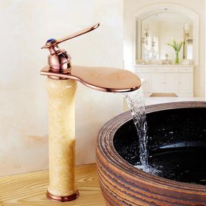 Torneiras de pia do banheiro Whosale Europeu Jade Wash Basin Torneira Cachoeira Latão Mixer Água Torneira Fria e Dourada