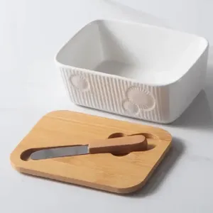 Тарелки Блюдо для хранения Маленькая миска Рельефная с скандинавской кухонной коробкой Бамбуковый нож для масла Крышка для белого сыра Керамическая