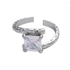 Cluster Rings Eetit Delicate Shiny Glass Justerbar öppen ring Silver Färg Zinklegering Metall Fashion Elegant Finger Jewelry Bijoux Femme Gift