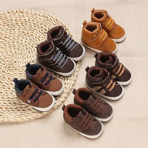 İlk Yürüyüşçüler Süper Sevimli Kahverengi Bebek Ayakkabıları 3 ila 18 Aylık Toddler Erkek ve Kız Sneaker Yumuşak Pu Deri Sıradan